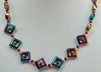 collier en hématite multicolore et perles magique